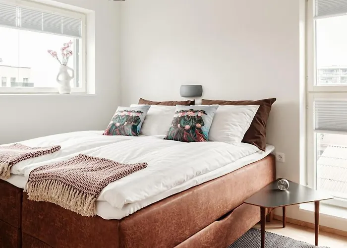 W In Harbour District, Free Parking *